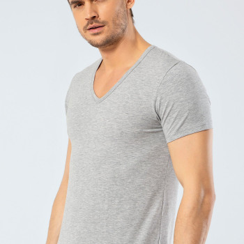 Cacharel Erkek Derin V Yaka Likrali T-shirt 1306/Gri Cacharel Erkek Derin V Yaka Likrali T-shirt 1306/Gri