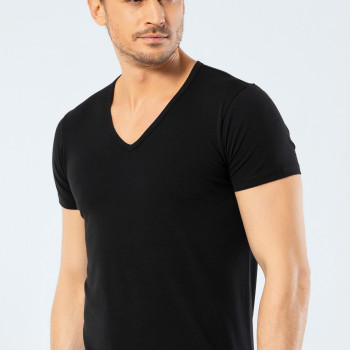 Cacharel Erkek Derin V Yaka Likrali T-shirt 1306/Siyah Cacharel Erkek Derin V Yaka Likrali T-shirt 1306/Siyah