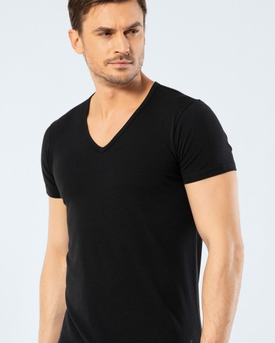 Cacharel Erkek Derin V Yaka Likrali T-shirt 1306/Siyah Cacharel Erkek Derin V Yaka Likrali T-shirt 1306/Siyah