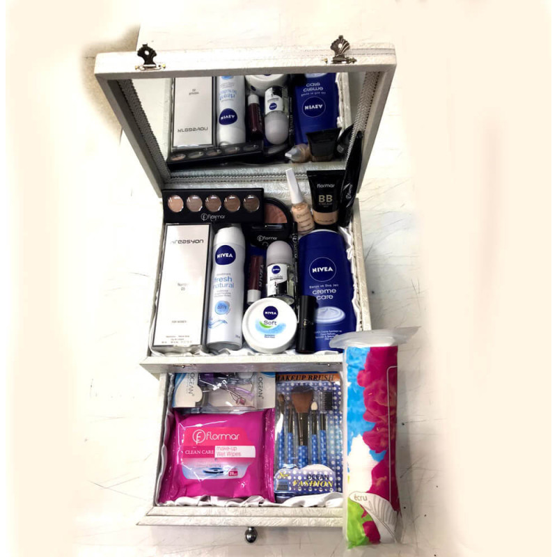 Çekmeceli Kutuda FlorMar ve Nivea Makyaj 17 Parça Bakım Seti