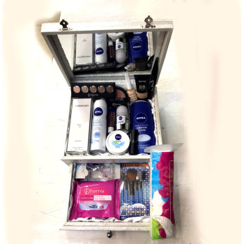 Çekmeceli Kutuda FlorMar ve Nivea Makyaj 17 Parça Bakım Seti
