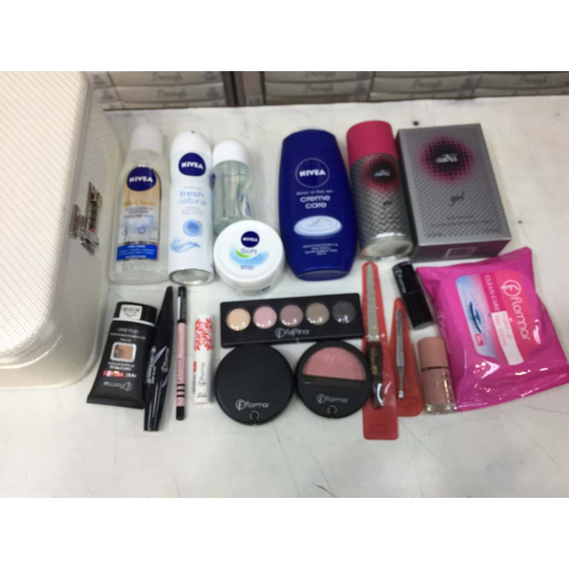 Flormar Nivea 21 Parça Şifreli Kutu Makyaj Set
