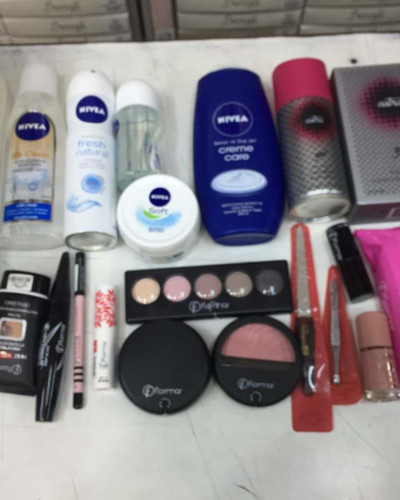 Flormar Nivea 21 Parça Şifreli Kutu Makyaj Set 2 Flormar Nivea 21 Parça Şifreli Kutu Makyaj Set 2
