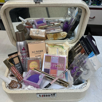 Flormar Pretty 16 Parça Şifreli Kutulu Makyaj Seti - Profesyonel Makyaj Çantalı Hediye Seti