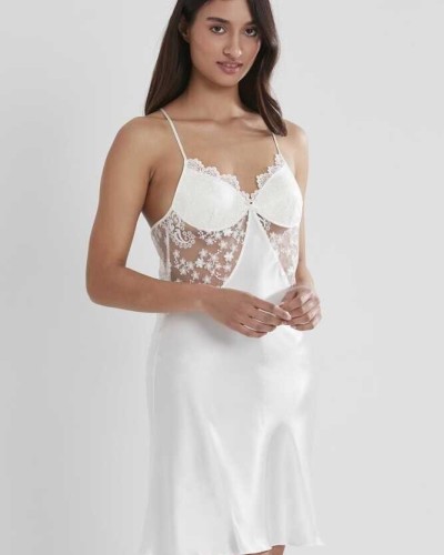 Pierre Cardin Ekru 6'lı Kaplı Midi Gecelik Sabahlık Set 6225 Pierre Cardin Ekru 6'lı Kaplı Midi Gecelik Sabahlık Set 6225